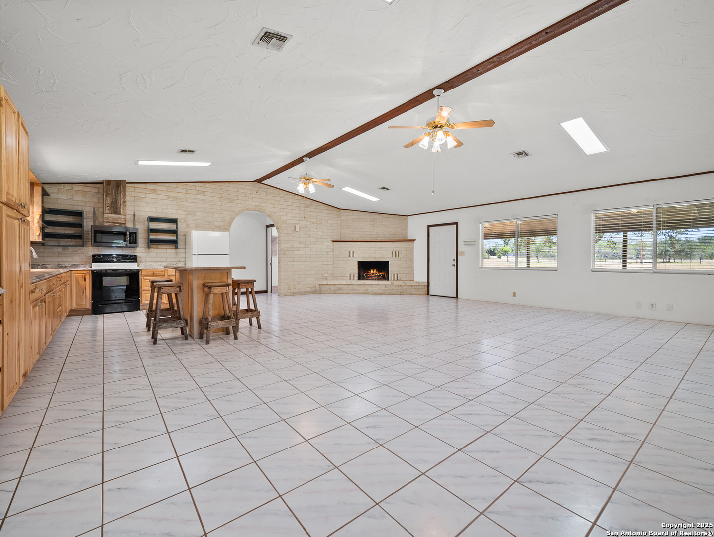 710 Chipman Lane Bandera, TX 78003 - Photo 4 of 42 a view of a livingroom with furniture and window