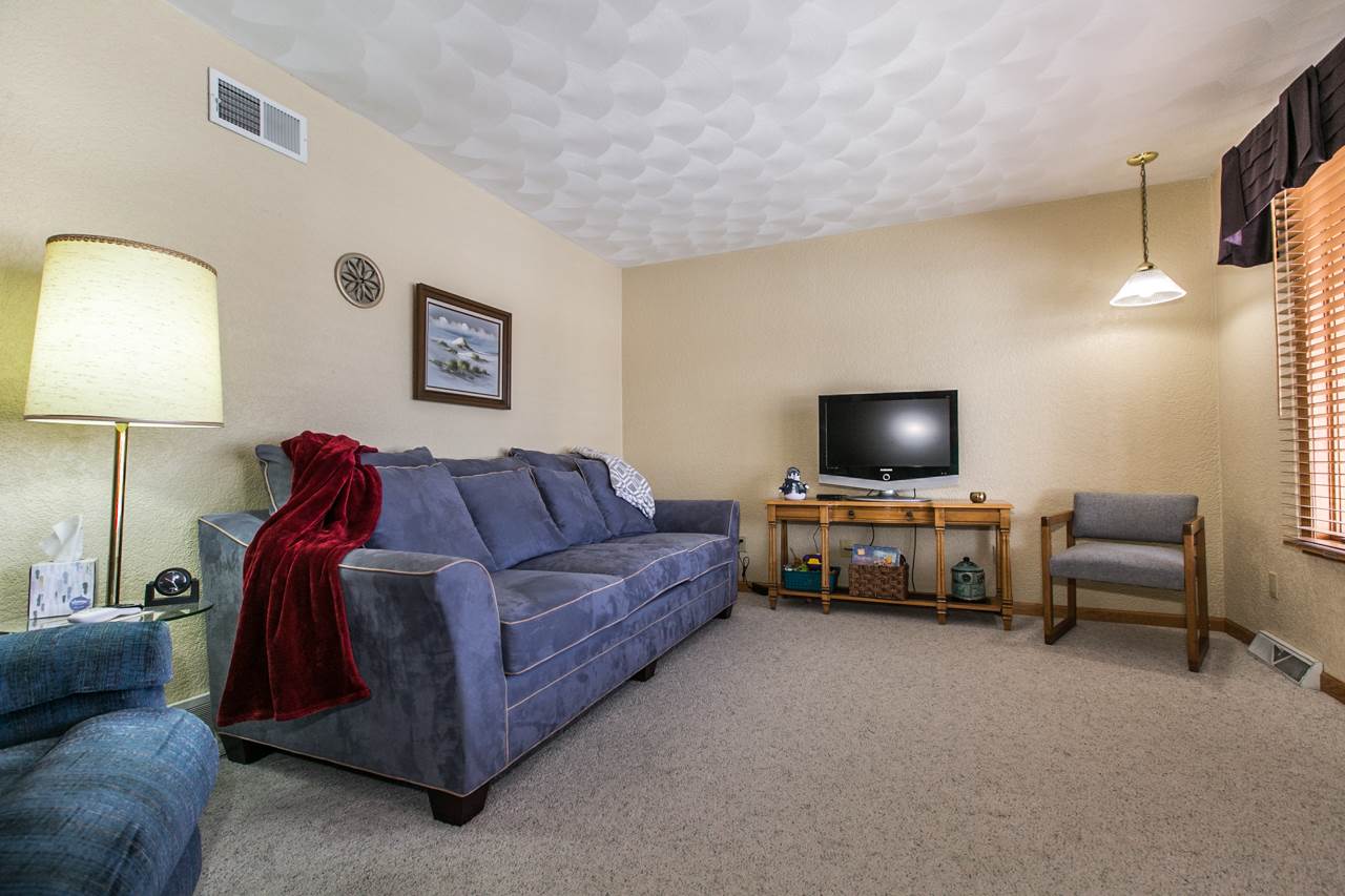 2287 Heacock Road Dubuque, IA 52002 - Photo 2 of 25 Gallery Image 2