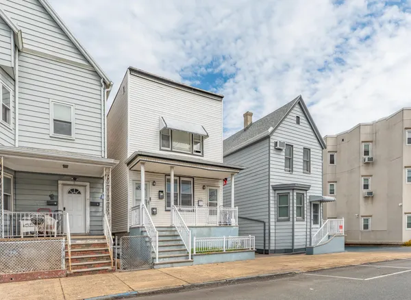 $3,500 | 9 West 15th Street, Unit 1, Bayonne, NJ 07002