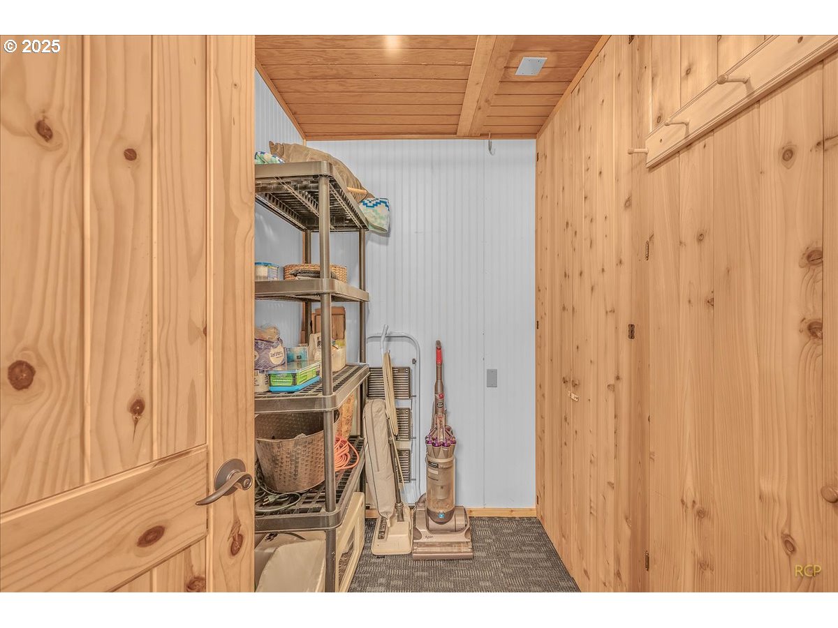 30352 Road 12 Rhododendron, OR 97049 - Photo 14 of 46 Gallery Image 14