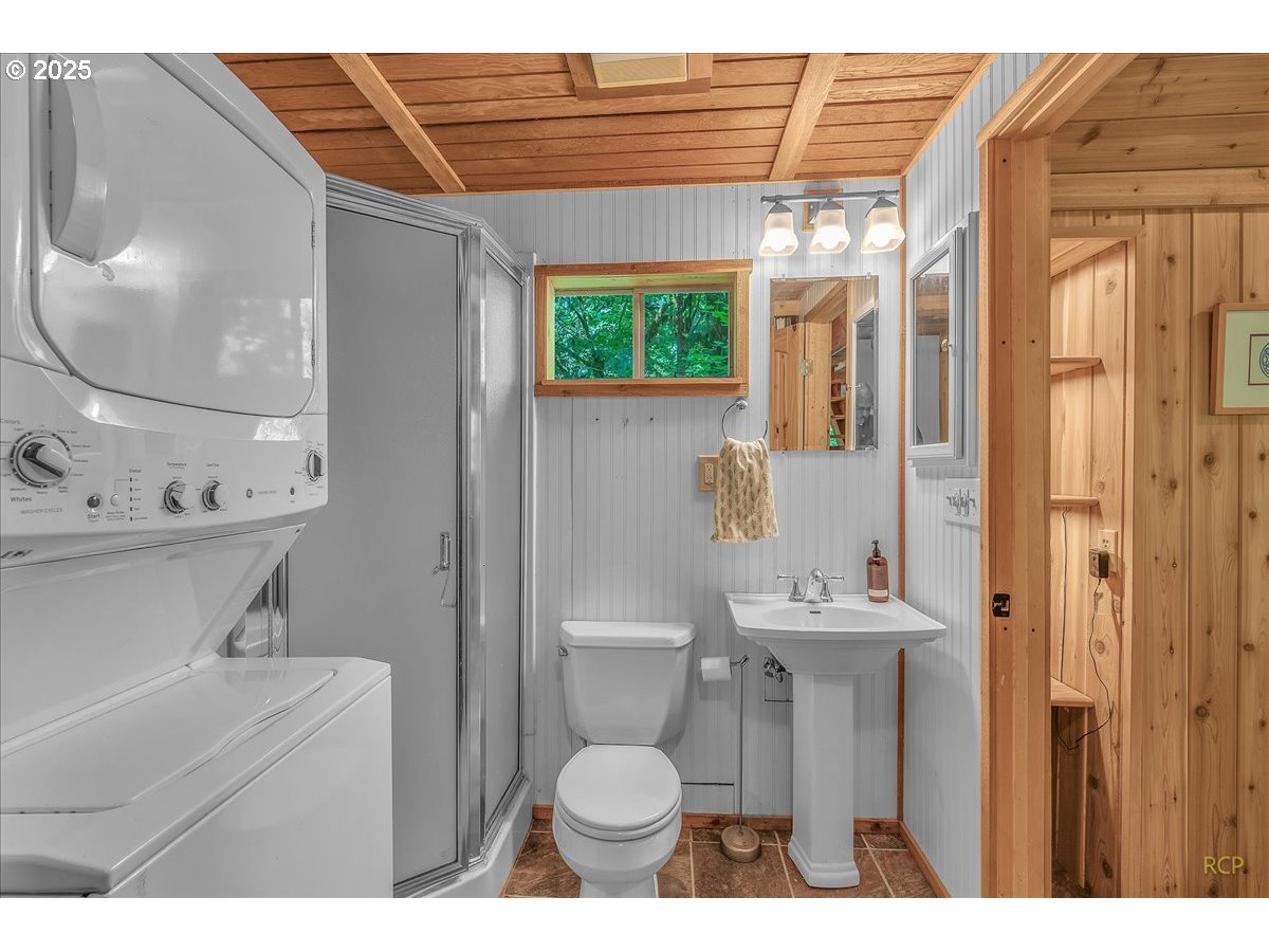 30352 Road 12 Rhododendron, OR 97049 - Photo 15 of 46 Gallery Image 15