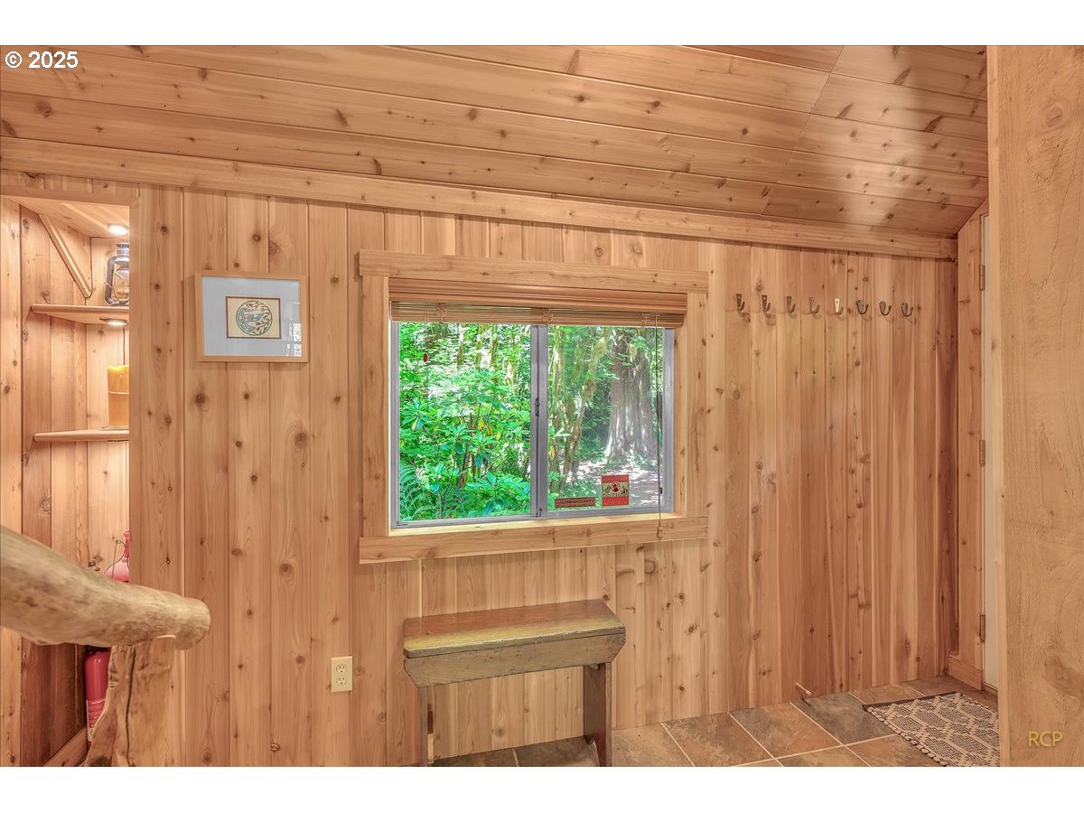 30352 Road 12 Rhododendron, OR 97049 - Photo 17 of 46 Gallery Image 17