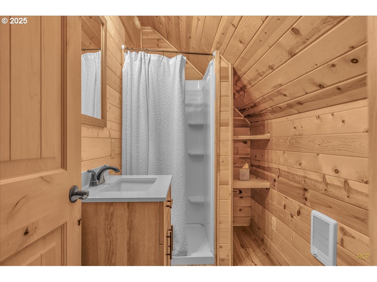 30352 Road 12 Rhododendron, OR 97049 - Photo 9 of 46 Gallery Image 9