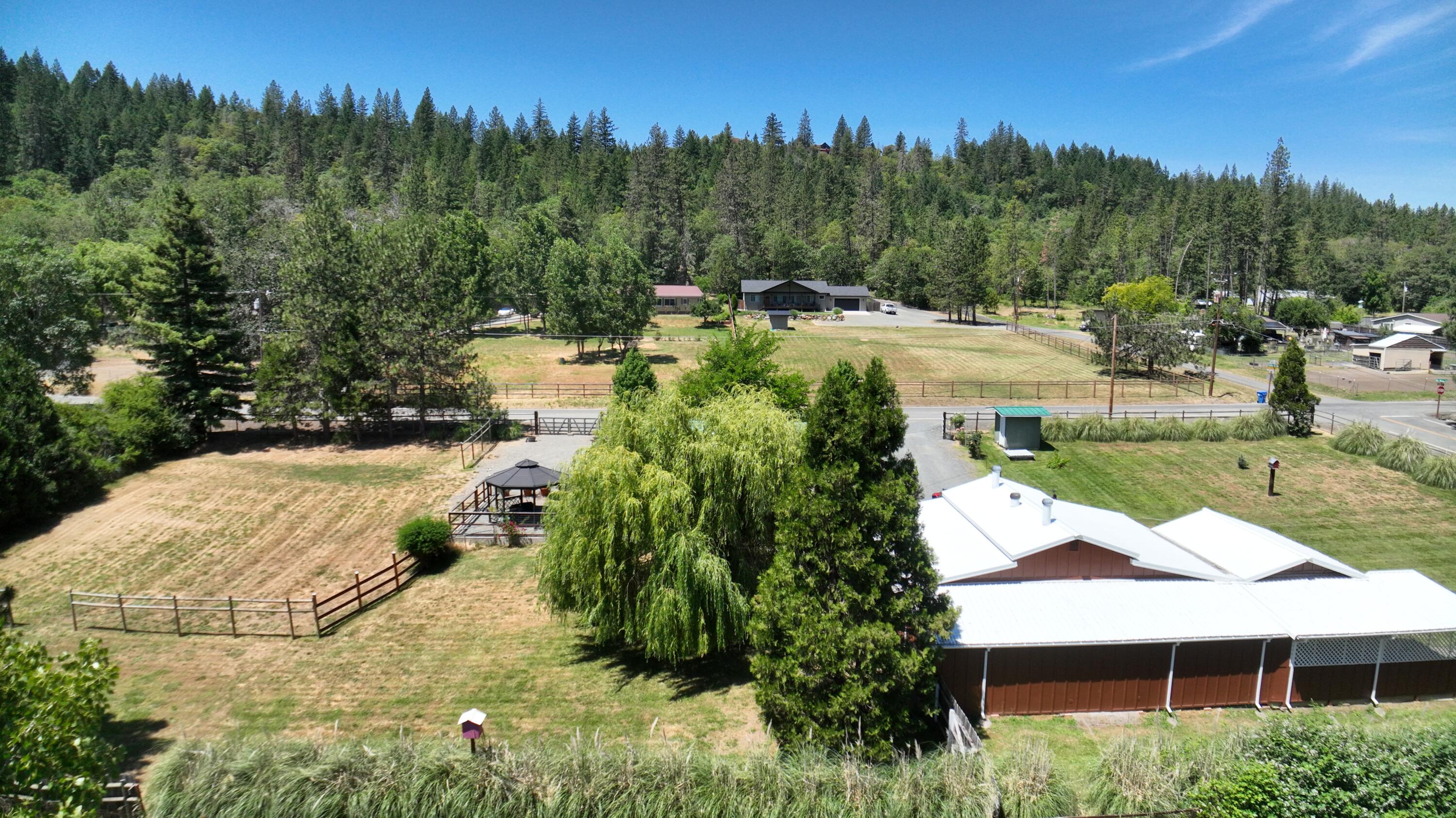391 Homewood Road Grants Pass, OR 97527 - Photo 7 of 53 7