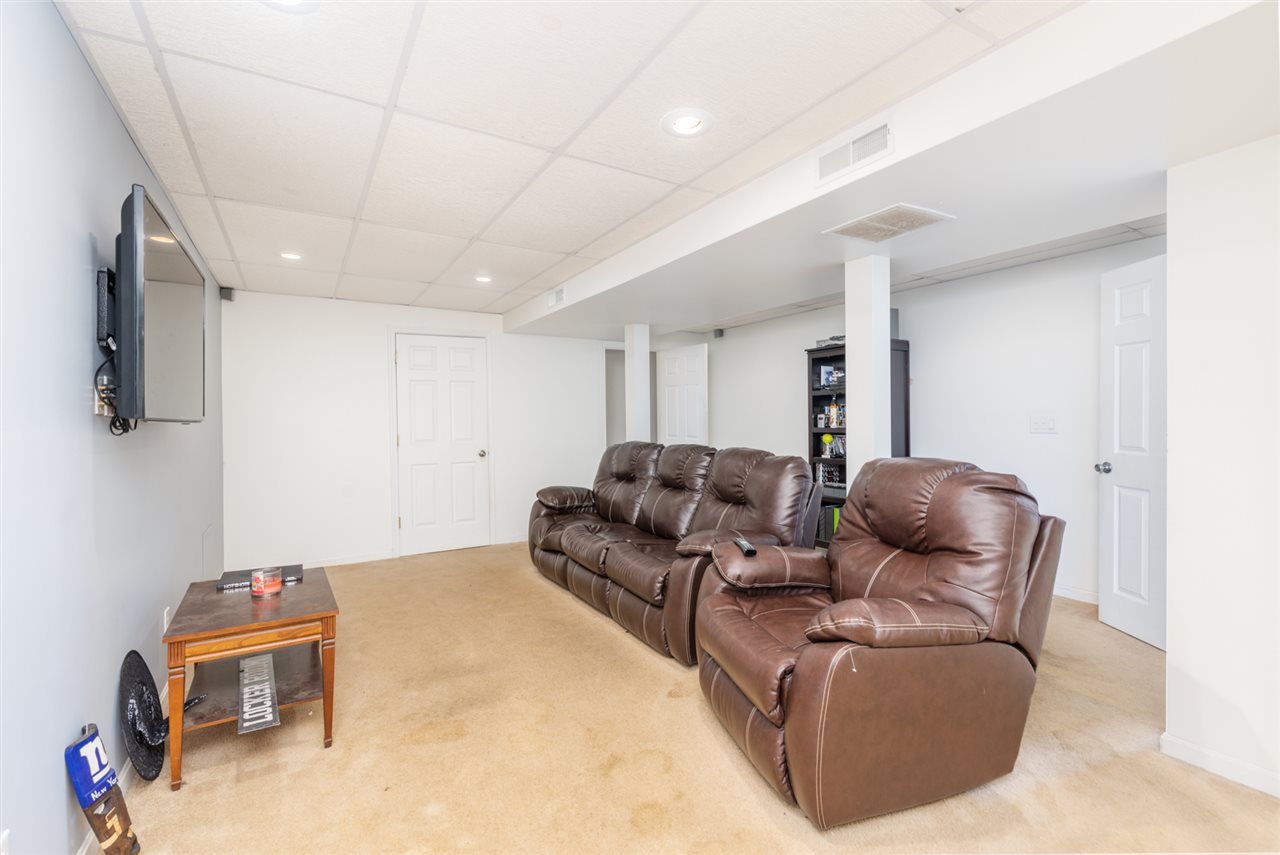 104 Buckboard Road Waynesboro, VA 22980 - Photo 33 of 43 a living room with furniture