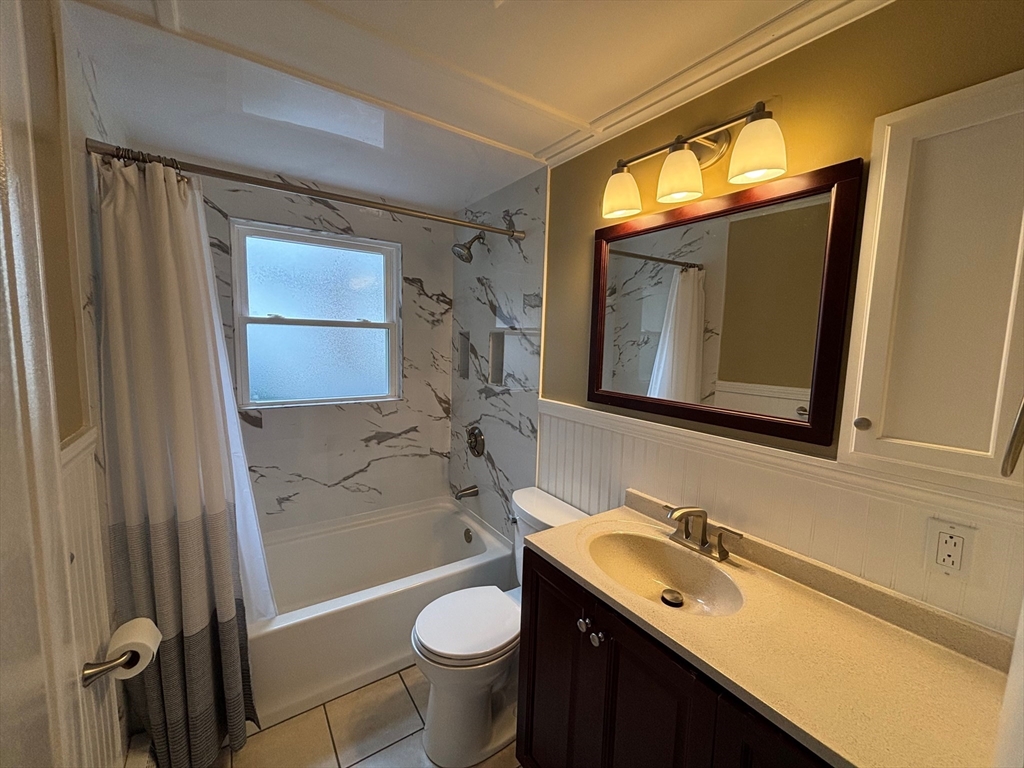 20 Pinevale Avenue Reading, MA 01867 - Photo 9 of 11