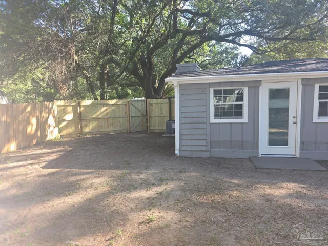 a view of a house with a backyard