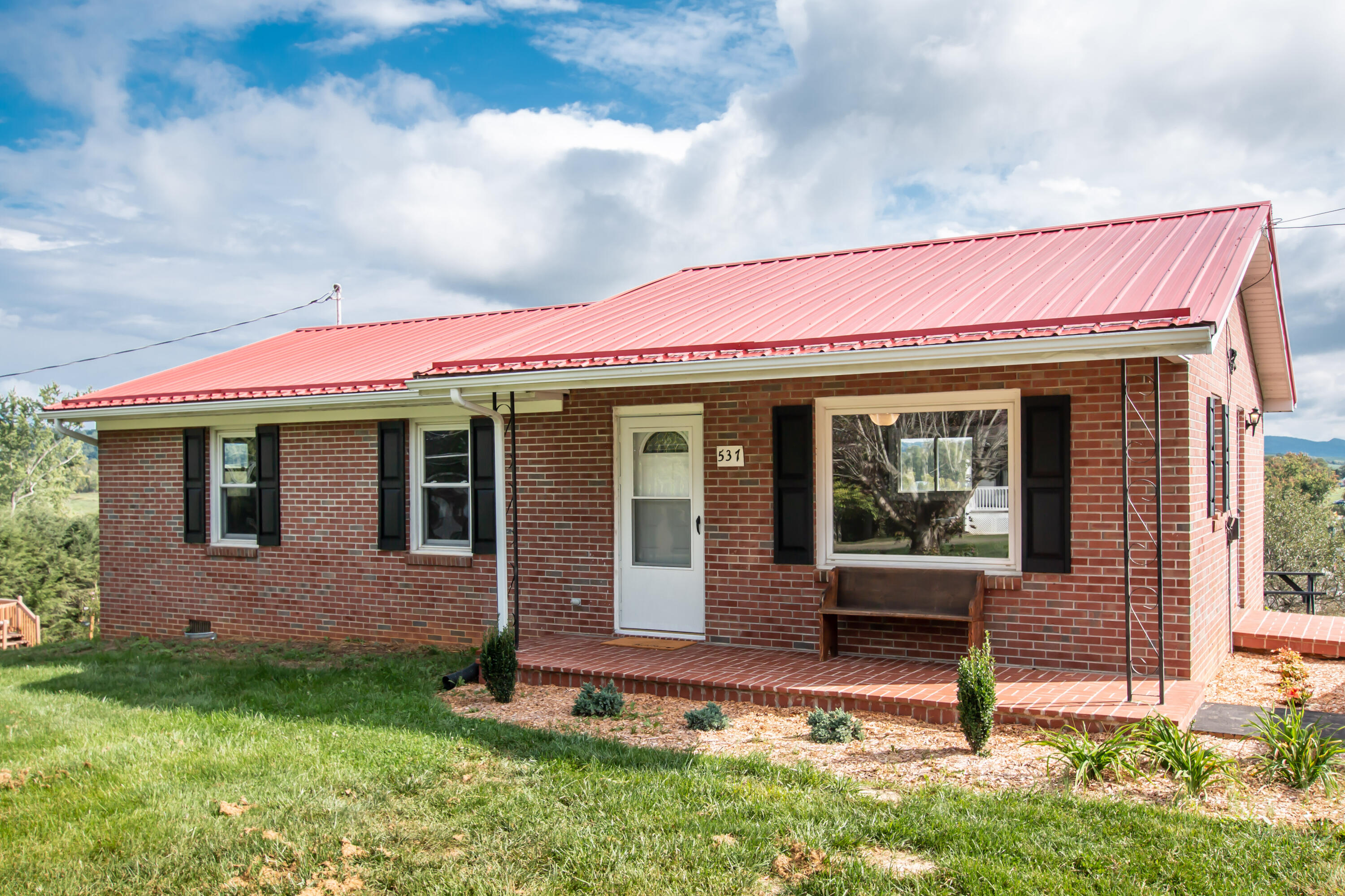 537 Sycamore Street Glade Spring, VA 24340 - Photo 2 of 28 537 Sycamore Street