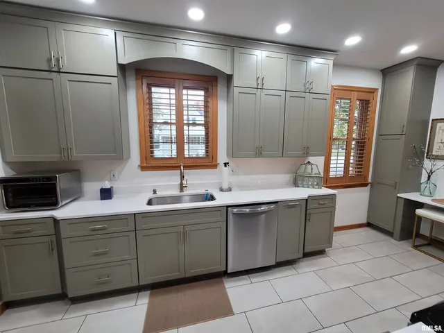 $299,900 | 235 North Indiana Avenue, Salem, IL 62881