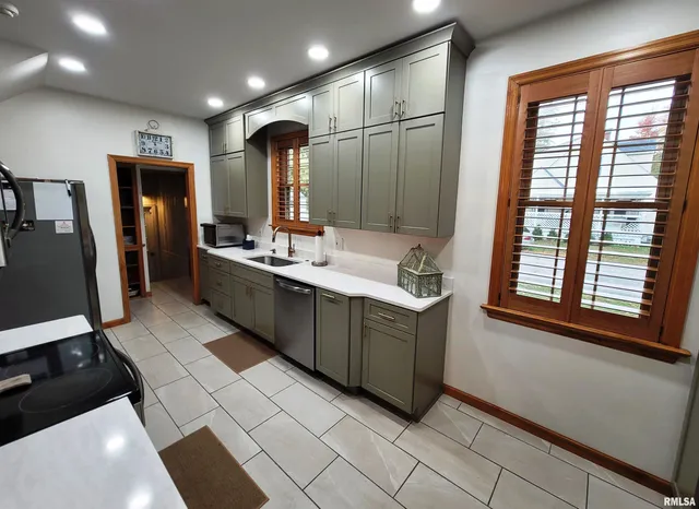 $299,900 | 235 North Indiana Avenue, Salem, IL 62881