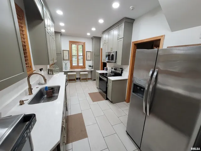 $299,900 | 235 North Indiana Avenue, Salem, IL 62881