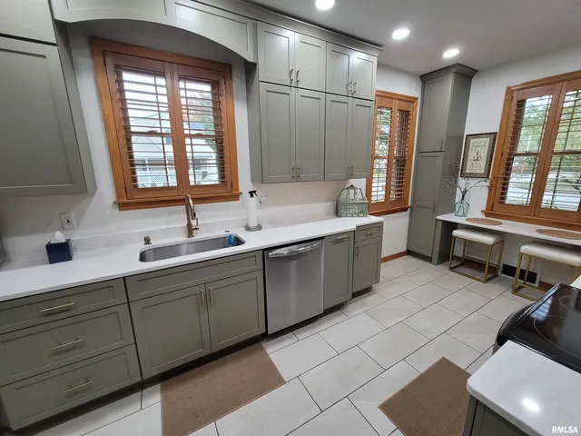 $299,900 | 235 North Indiana Avenue, Salem, IL 62881