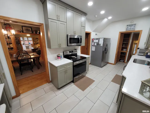 $299,900 | 235 North Indiana Avenue, Salem, IL 62881