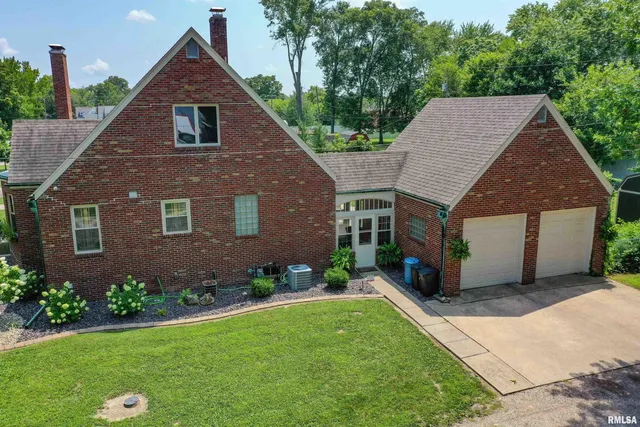 $299,900 | 235 North Indiana Avenue, Salem, IL 62881