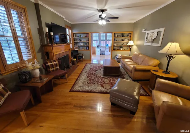 $299,900 | 235 North Indiana Avenue, Salem, IL 62881