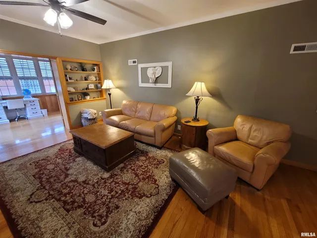 $299,900 | 235 North Indiana Avenue, Salem, IL 62881