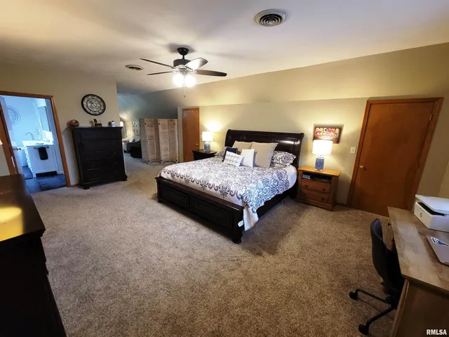 $299,900 | 235 North Indiana Avenue, Salem, IL 62881