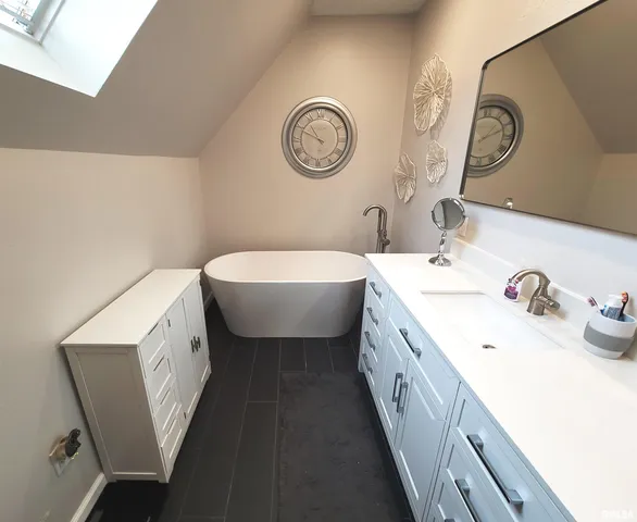 $299,900 | 235 North Indiana Avenue, Salem, IL 62881