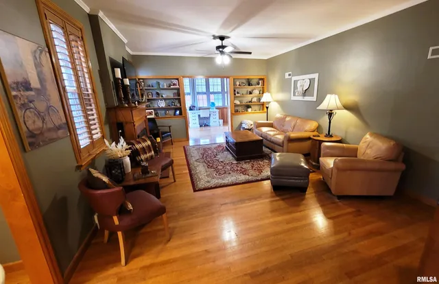 $299,900 | 235 North Indiana Avenue, Salem, IL 62881