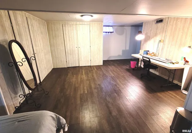 $299,900 | 235 North Indiana Avenue, Salem, IL 62881