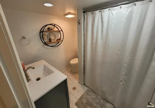 $299,900 | 235 North Indiana Avenue, Salem, IL 62881