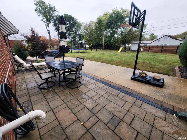 $299,900 | 235 North Indiana Avenue, Salem, IL 62881