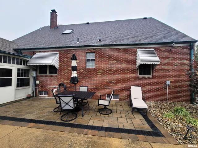 $299,900 | 235 North Indiana Avenue, Salem, IL 62881