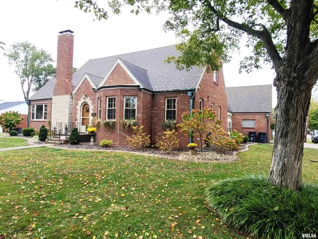 $299,900 | 235 North Indiana Avenue, Salem, IL 62881