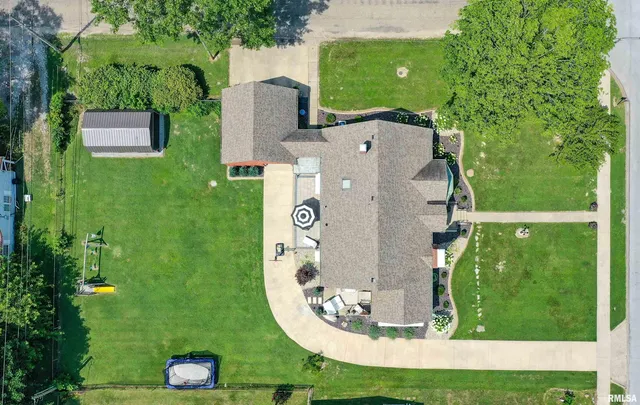 $299,900 | 235 North Indiana Avenue, Salem, IL 62881