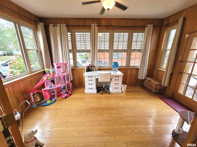 $299,900 | 235 North Indiana Avenue, Salem, IL 62881