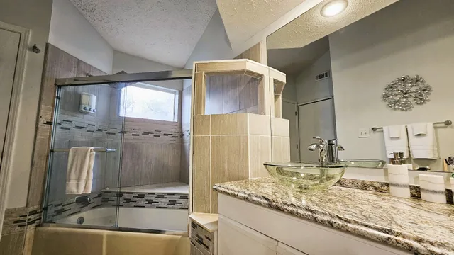 $169,000 | 1982 East Bay Pointe Drive, Unit 34, Bloomington, IN 47401