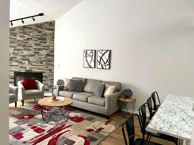 $169,000 | 1982 East Bay Pointe Drive, Unit 34, Bloomington, IN 47401