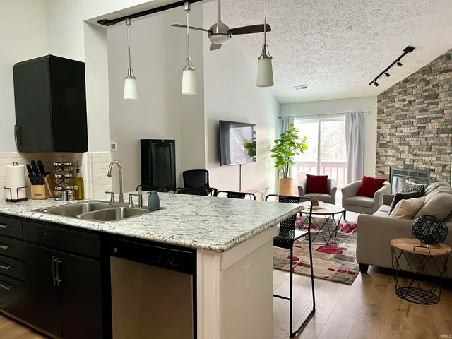 $169,000 | 1982 East Bay Pointe Drive, Unit 34, Bloomington, IN 47401