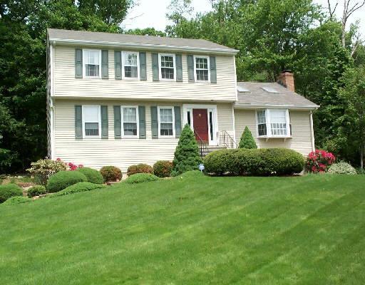 a house that is sitting in the grass