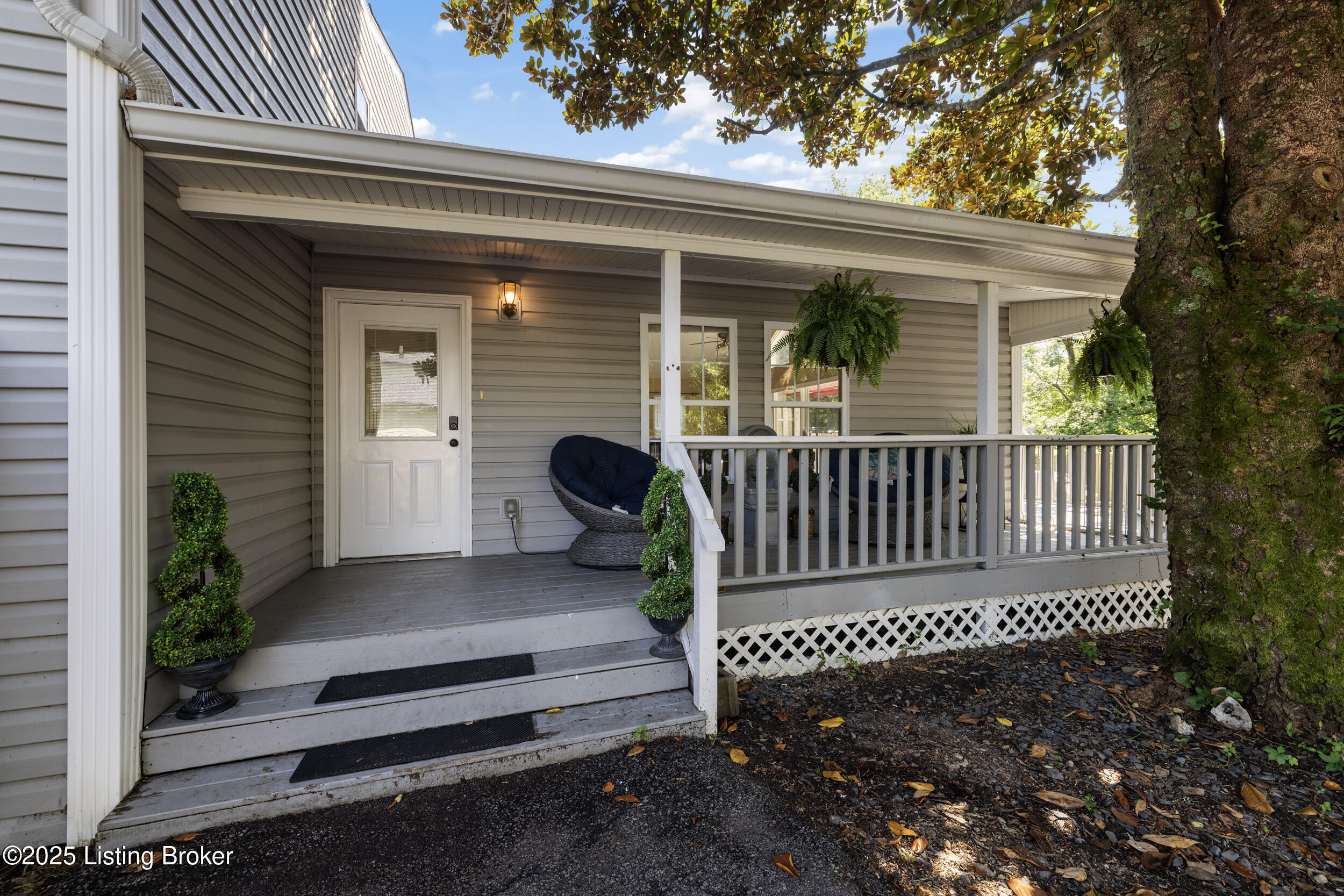 4112 Billtown Road Louisville, KY 40299 - Photo 4 of 53 Inviting wraparound covered porch at the side entrance