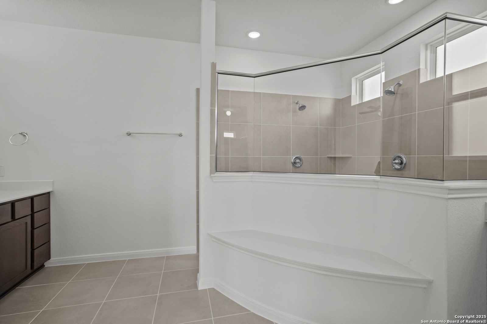 2804 Reeves Lane Schertz, TX 78108 - Photo 24 of 44 a bathroom with a bathtub and shower