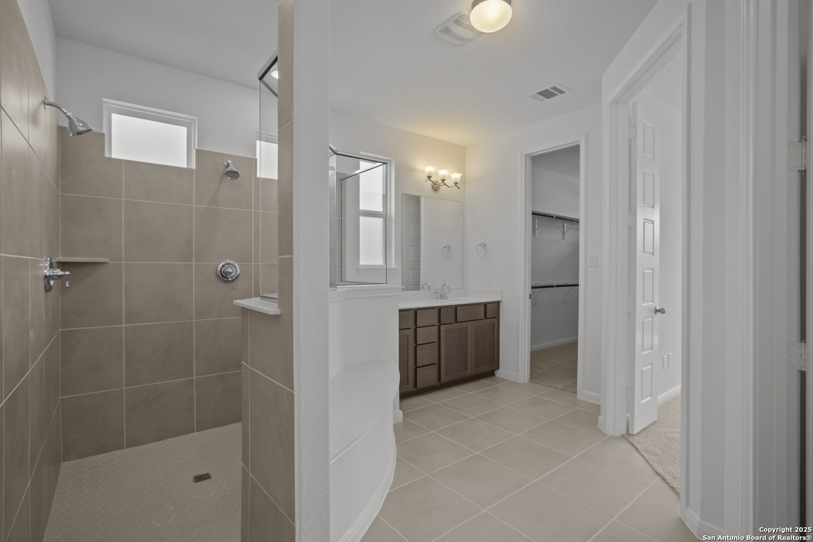 2804 Reeves Lane Schertz, TX 78108 - Photo 26 of 44 a bathroom with a mirror a bathtub and a shower
