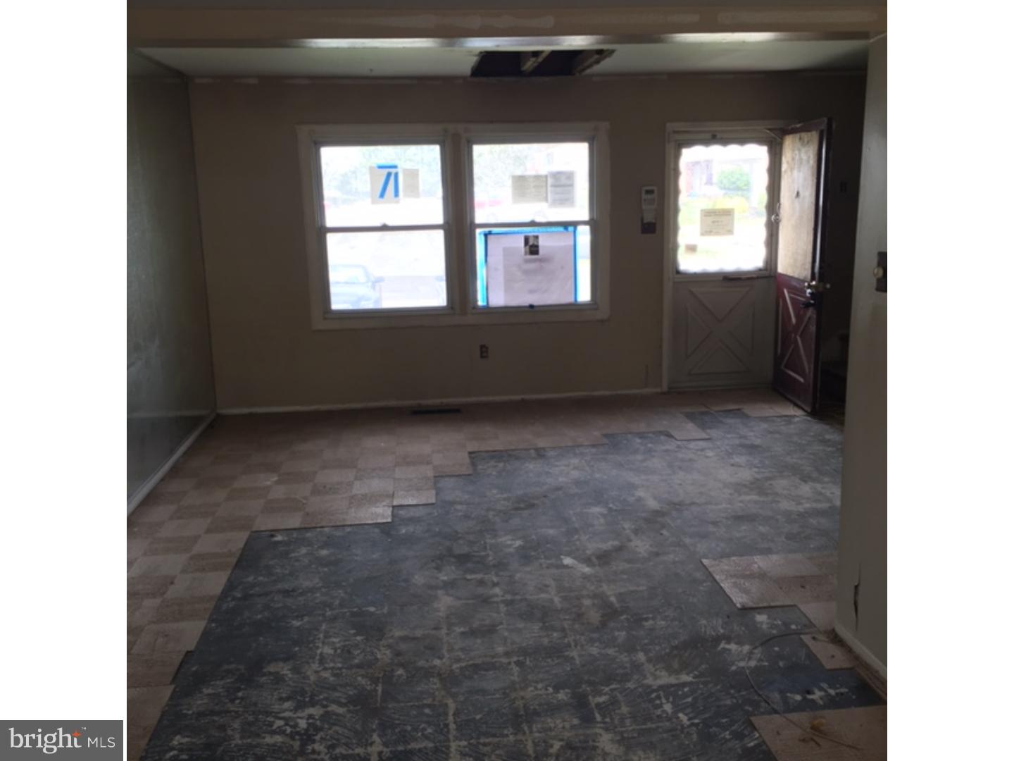 15 Rutledge Place Willingboro, NJ 08046 - Photo 4 of 15 Living Room