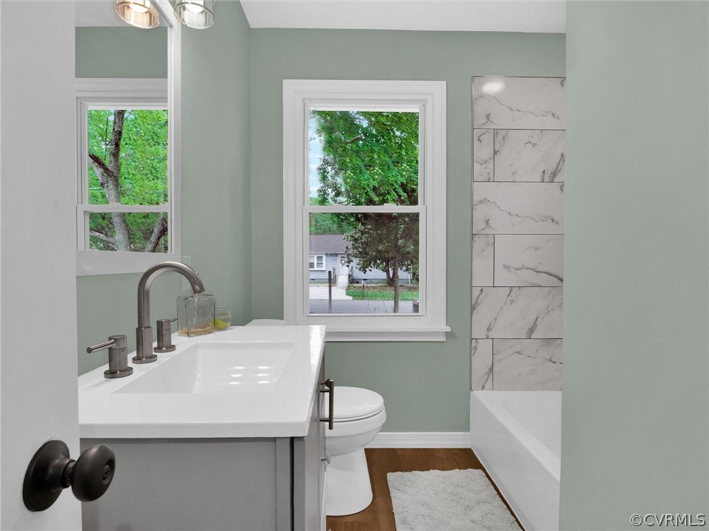 948 Barlen Drive Richmond, VA 23225 - Photo 5 of 12 a bathroom with a sink and a bathtub