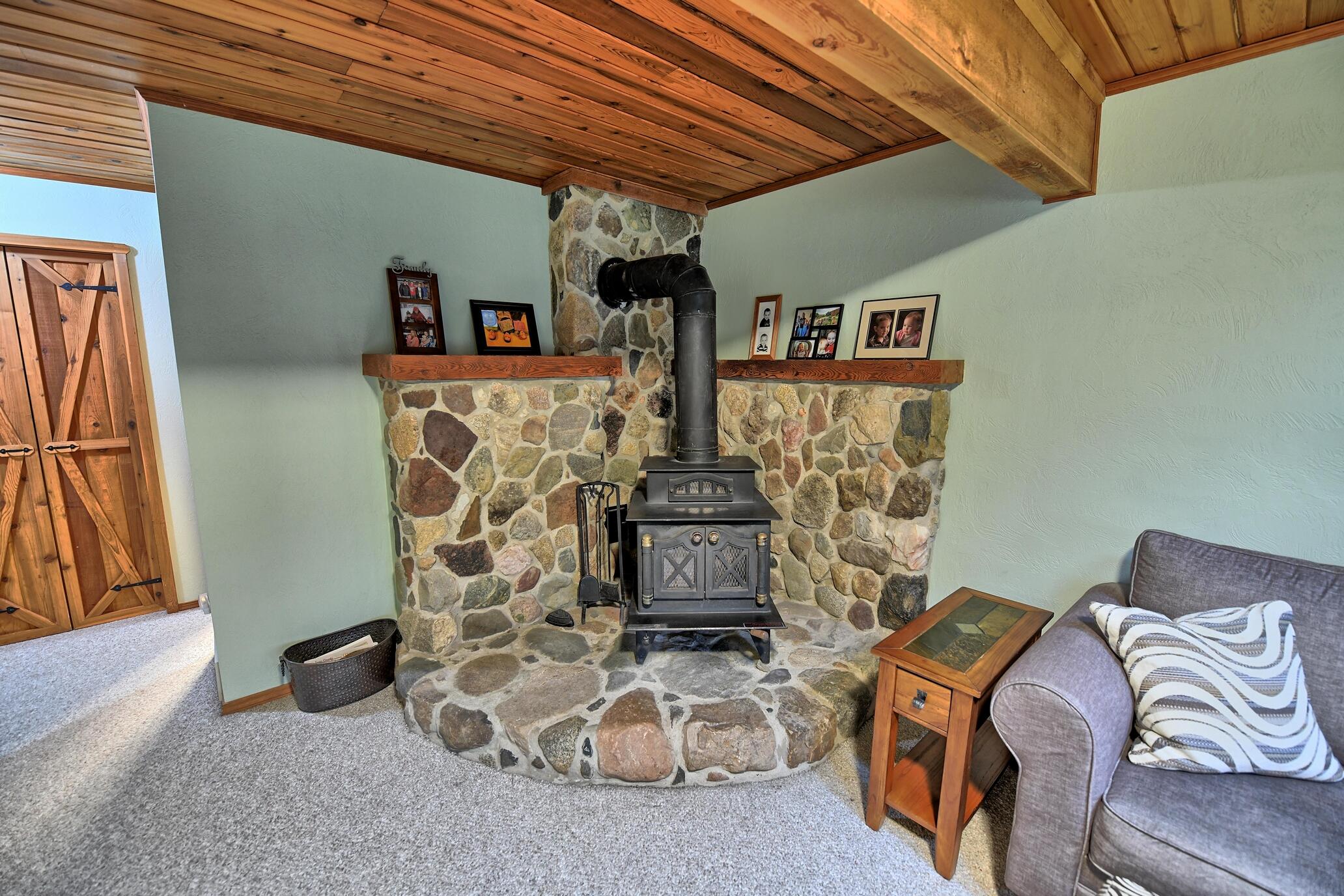 4287 Lyons Road Lyons, MI 48851 - Photo 12 of 59 Living Room