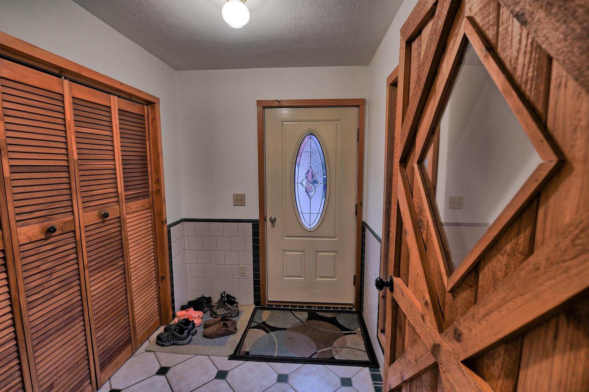 4287 Lyons Road Lyons, MI 48851 - Photo 2 of 59 Foyer