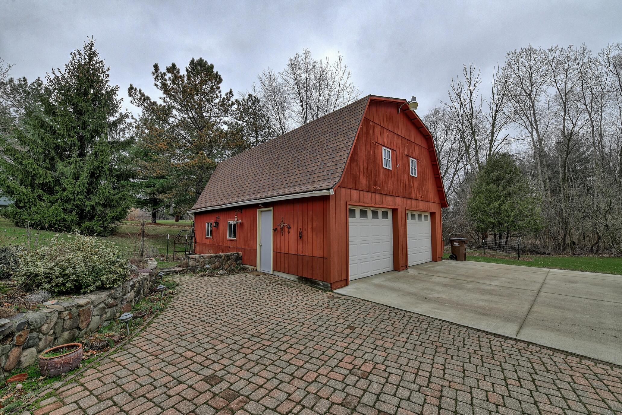 4287 Lyons Road Lyons, MI 48851 - Photo 31 of 59 Barn