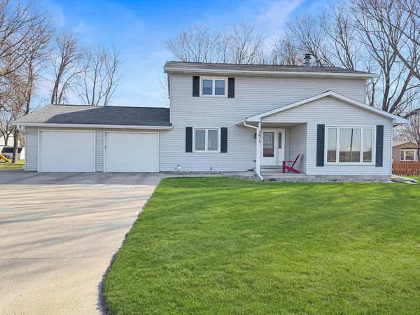 $279,900 | 3613 Cedar Park Road, Fairmont, MN 56031