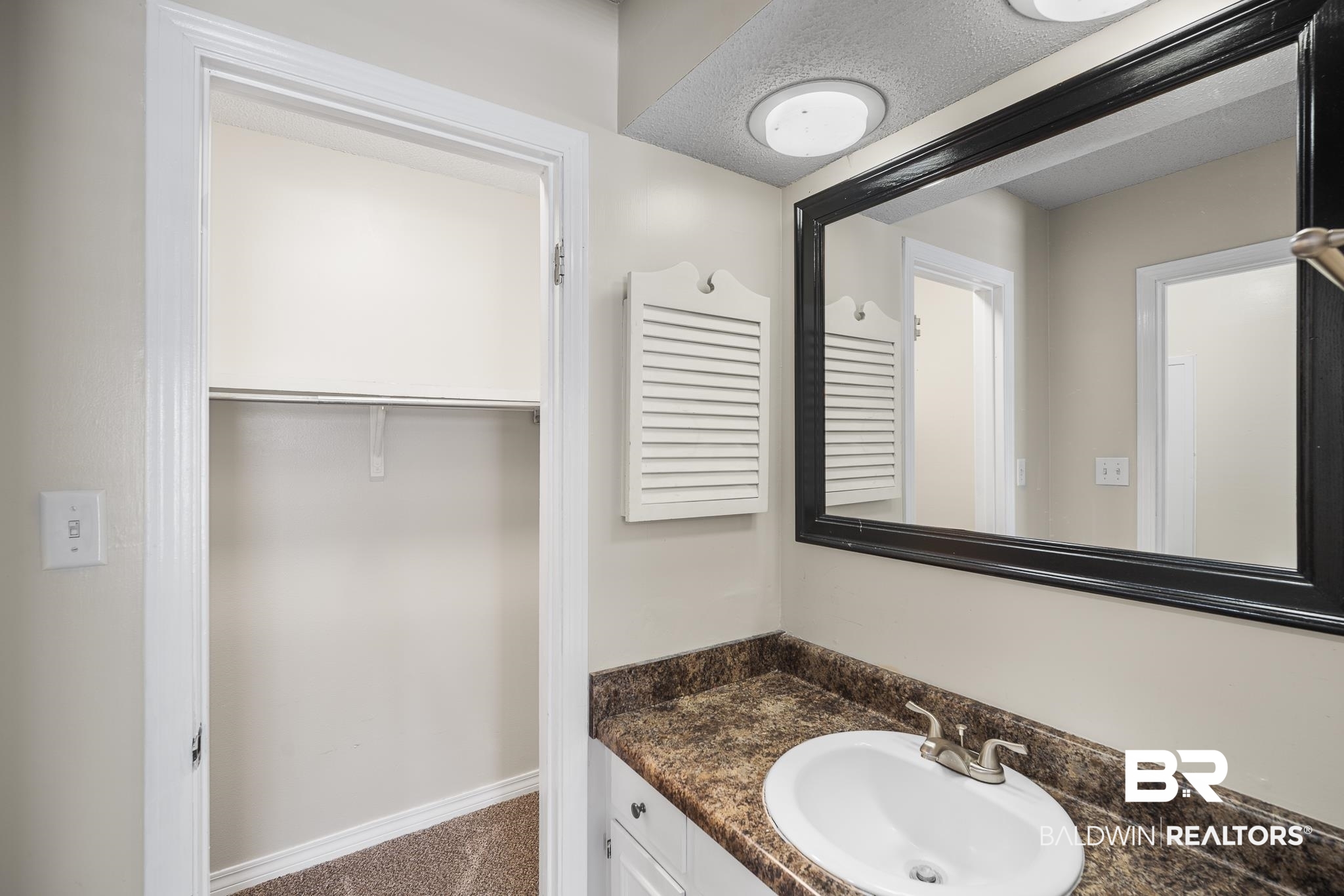 6513 Cedar Bend Court, Unit B Mobile, AL 36608 - Photo 19 of 23 Secondary Bathroom