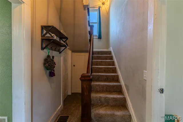 $179,900 | 581 North Madison Avenue, Lebanon, MO 65536