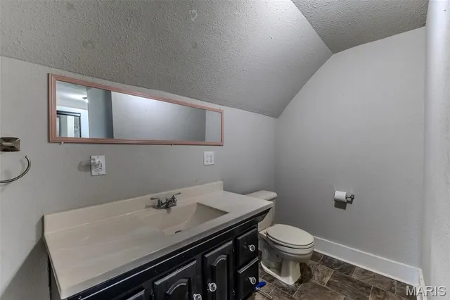 $179,900 | 581 North Madison Avenue, Lebanon, MO 65536