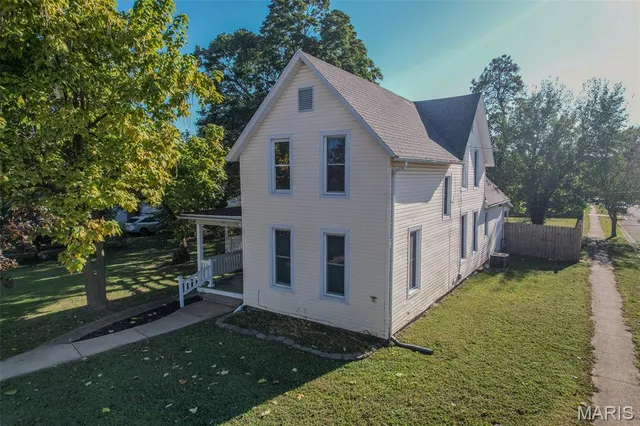 $179,900 | 581 North Madison Avenue, Lebanon, MO 65536