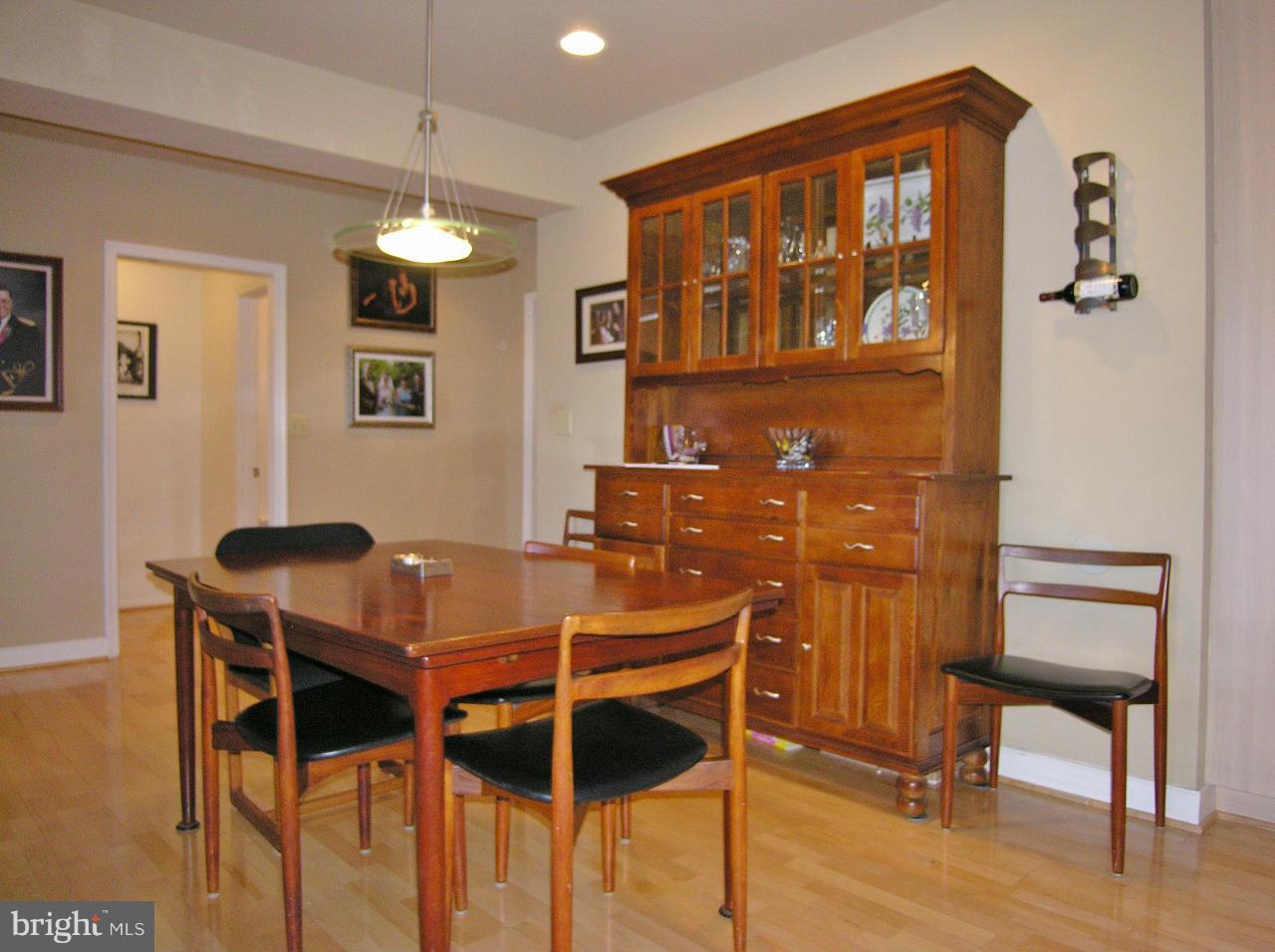505 East Braddock Road, Unit 802 Alexandria, VA 22314 - Photo 15 of 30 Dining Room