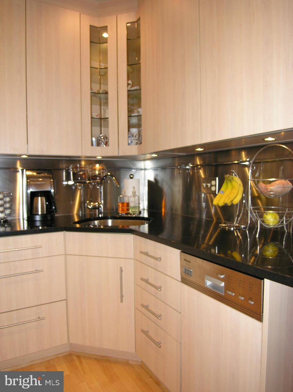 505 East Braddock Road, Unit 802 Alexandria, VA 22314 - Photo 8 of 30 Kitchen