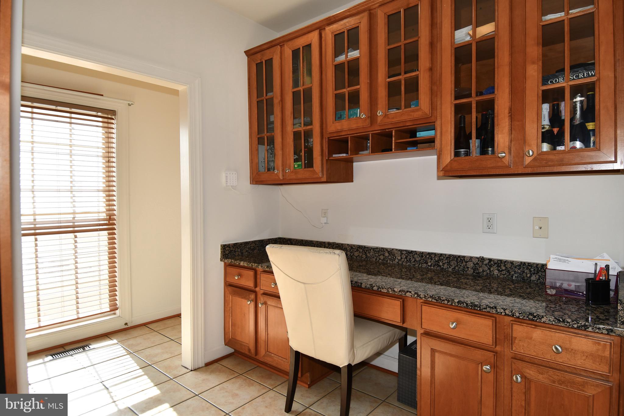 14528 Fairdale Road Silver Spring, MD 20905 - Photo 23 of 62 Desk